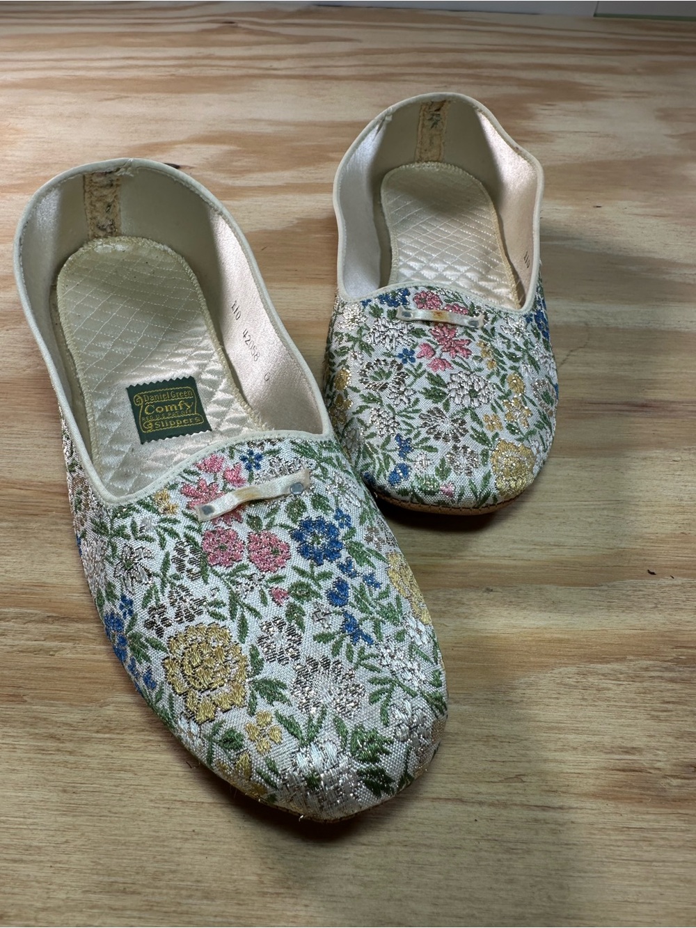 Vintage Daniel Green "Comfy" Floral Brocade Tapestry Boudoir Slippers Made in US